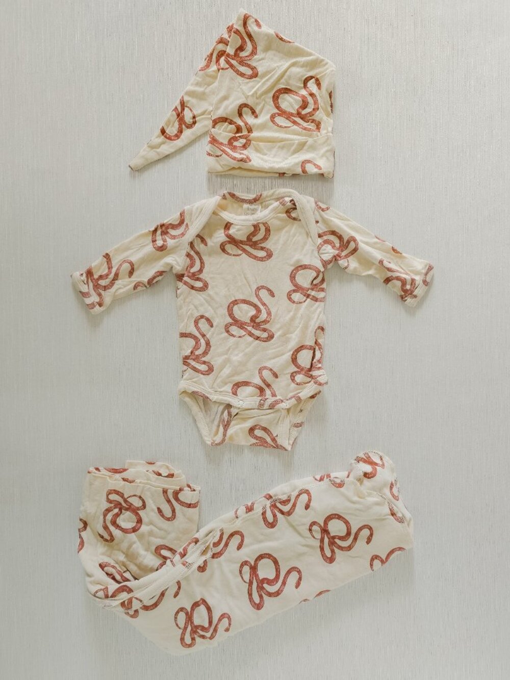 Kate Quinn Red Snake Long Sleeve Body Suit Newborn, Knome Hat (0-3) and Swaddle
